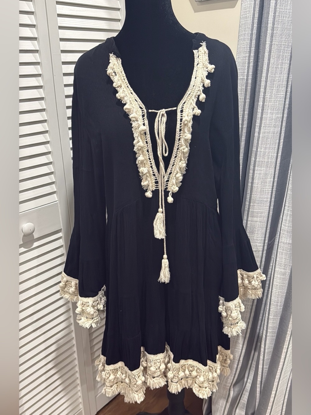 Bohemian Charm! Deep V Neck Black Dress Beautiful Cotton Crochet Trim sz LG